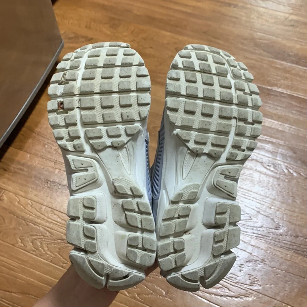 Nike Zoom Vomero 5 Athletic Sneakers